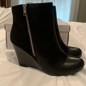 REPORT BLACK LEATHER WEDGE BOOTIES SIZE 10